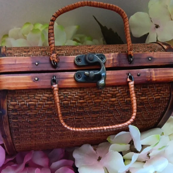 Vintage Woven Basket Handbag - Picture 2 of 9